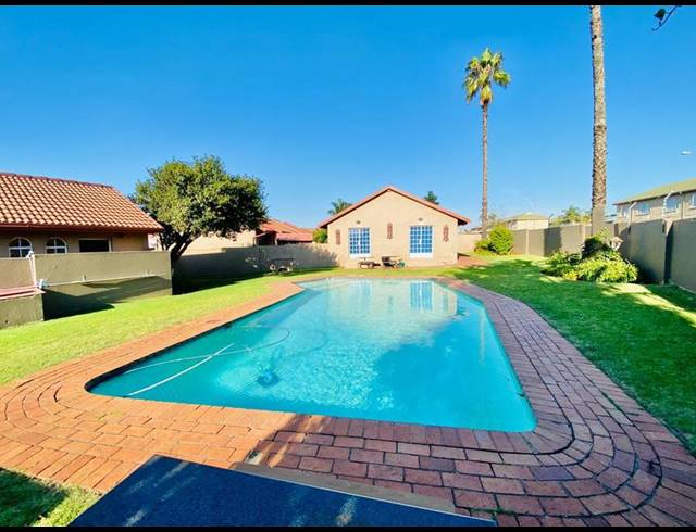 2 BEDROOM TOWNHOUSE FOR SALE IN NORKEM PARK